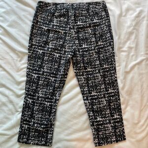 Apt. 9 Capris Size 10, Black and White Stretch Business Casual  33” waist